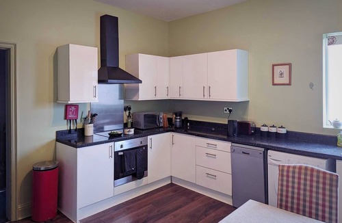 North Bitchburn Apartment | Superking beds, spacious and comfortable first floor apartment near town centre