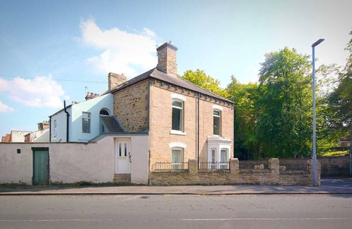 North Bitchburn Apartment | Superking beds, spacious and comfortable first floor apartment near town centre