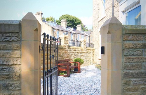 North Bitchburn Apartment | Superking beds, spacious and comfortable ground floor apartment near town centre