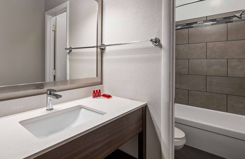 Findlay Hotel | SureStay Hotel by Best Western Findlay