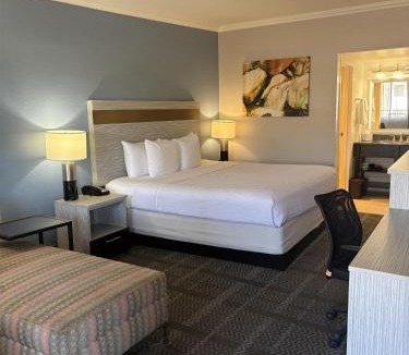 North Mountain Hotel | SureStay InnSuites Phoenix Hotel & Suites by Best Western
