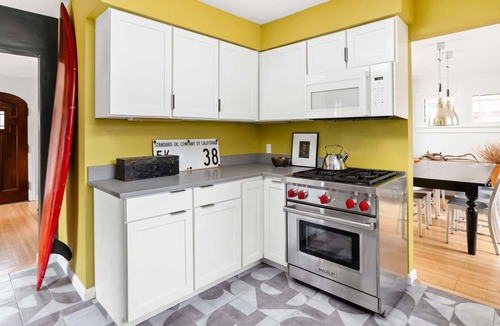 Indianapolis House | Surf House | Stylish Indy Charmer | Walkable