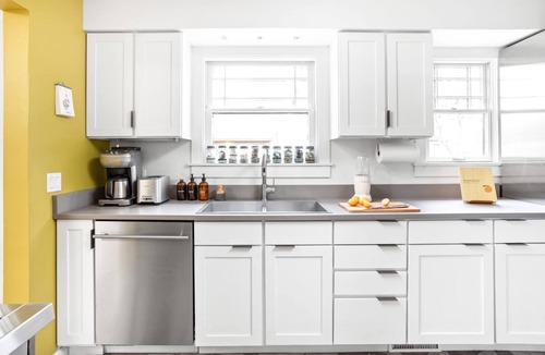 Indianapolis House | Surf House | Stylish Indy Charmer | Walkable