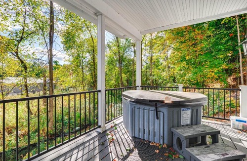 Suttons Bay House | Suttons Bay Near Wineries Hot Tub, Firepit