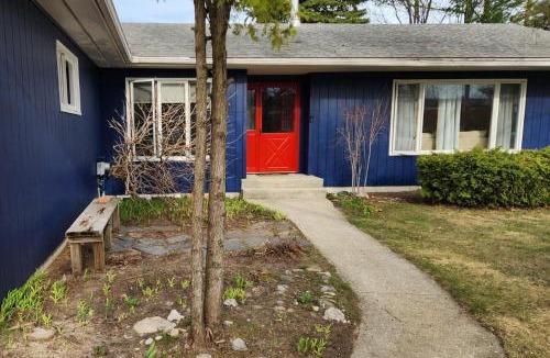 Suttons Bay House | Suttons Bay Sunshine