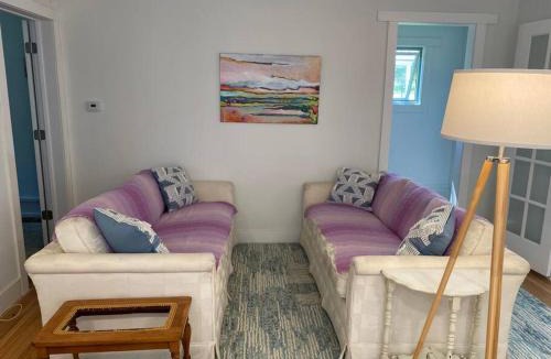 Traverse City House | Suzy Q's Cozy Downtown Retreat