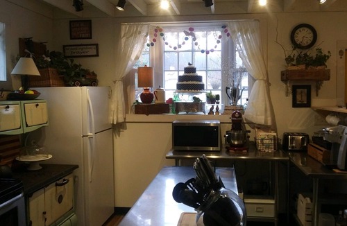 Ironwood House | Sweet Amenities, Comfort & Nature !