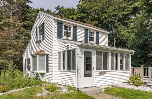 Rye Cottage | Sweet beach cottage with a short walk to the ocean!