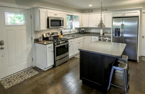 Sugarcreek House | Sweet Private Cabin with Jacuzzi and Fire Pit in Ohio