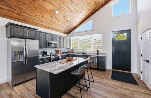 Rogers Cabin | Sweet Rock Cabin - Romantic, Sauna, Views, Hot Tub