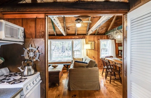 Eastham House | Sweetbriar ~ Charming Cape Cottage ~ Dog-Friendly!
