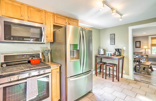Port Clinton Cottage | 'Sweetwater Hideaway' - Blocks to Lake Erie!