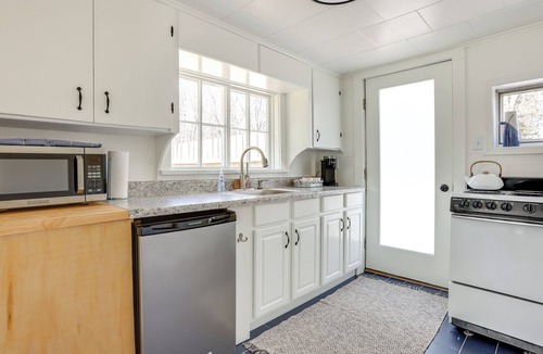 Frankfort Cottage | Swim, Hike & Unwind: Frankfort Cottage w/Fire Pit