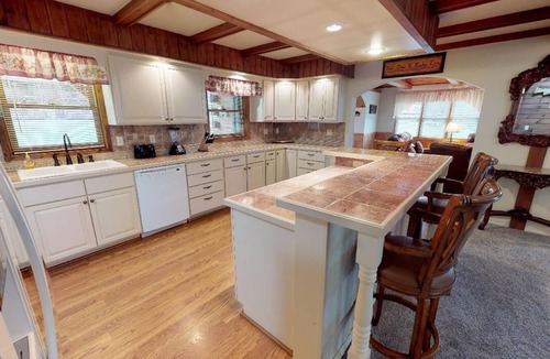 Gaines Cabin | Sycamore Cabin with Hot Tub Breathtaking Views