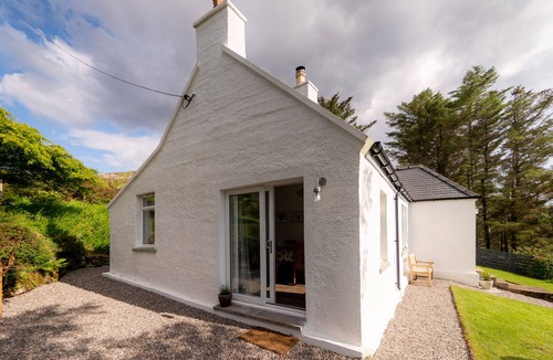 Eyre House | Taigh Dolag. Skye Holiday house, central location with stunning views.