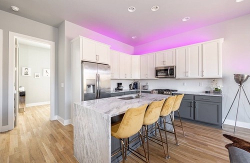 Haynes Area House | Tailgater's Dream! Rooftop w/TV + Fire + Lights