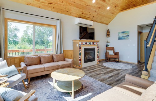 Lakeview Cabin | Tamarack Tranquility: Lake Retreat w/ Fireplace!