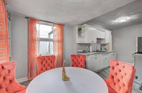 Terre Haute House | Tangerine Tranquility~ 2BR Grill 6 Mins to ISU