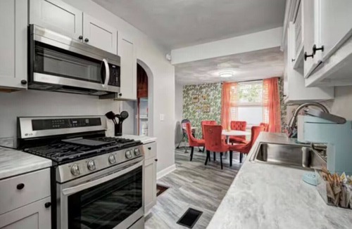 Terre Haute House | Tangerine Tranquility~ 2BR Grill 6 Mins to ISU