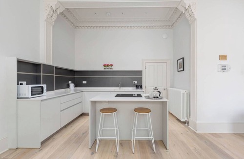 West End Apartment | Tay Apartment