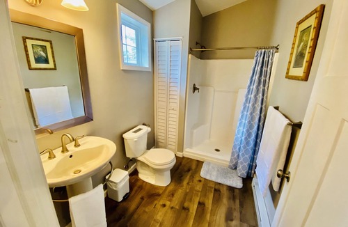 Traverse City Apartment | TC TWO OAKS Studio/Downtown/Clean & Spacious