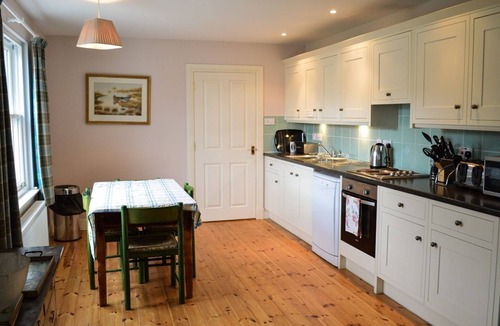 Colintraive Cottage | Teal Cottage, shoreline location, sleeps 4, both bedrooms en-suite