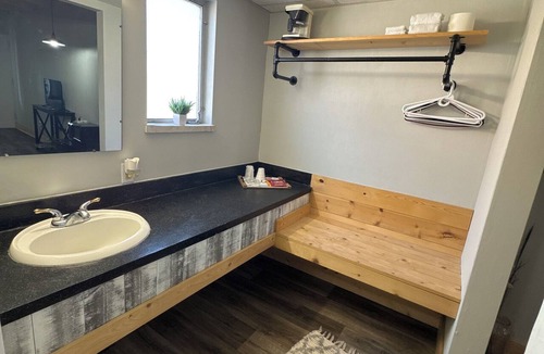 Tecumseh Hotel | Tecumseh Inn and Suites