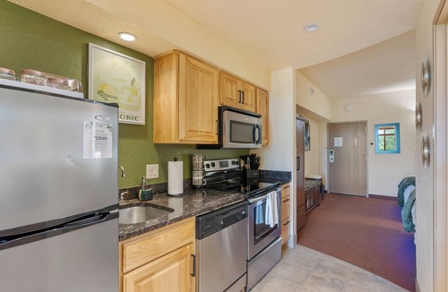 Wisconsin Dells Condo | Tee Time Terrace - Near Attractions, Golf Views and Hot Tub
