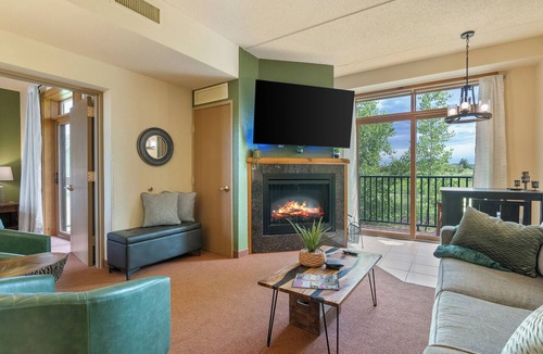 Wisconsin Dells Condo | Tee Time Terrace - Near Attractions, Golf Views and Hot Tub