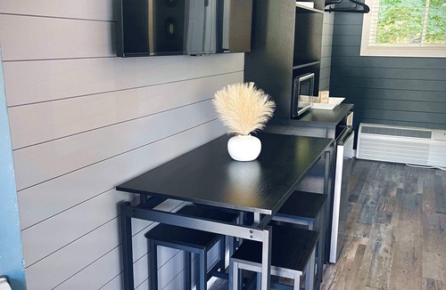 Roscommon Apartment | TeePee Room 12-Newly Renovated