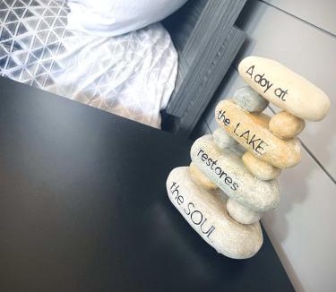 Roscommon Apartment | TeePee Room 9-Newly Renovated