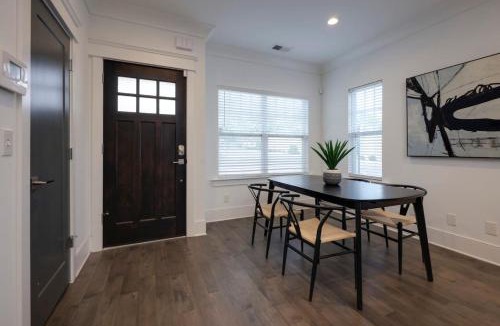 Charlotte Park House | Ten Minutes to Broadway Music City Modern Townhome