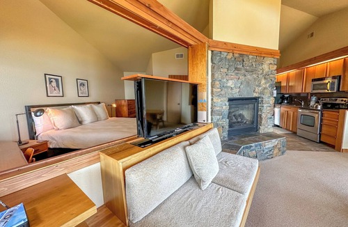 Grand Marais Condo | Terrace Point 12A - Lake Superior - Grand Marais, MN - Cascade Vacation Rentals