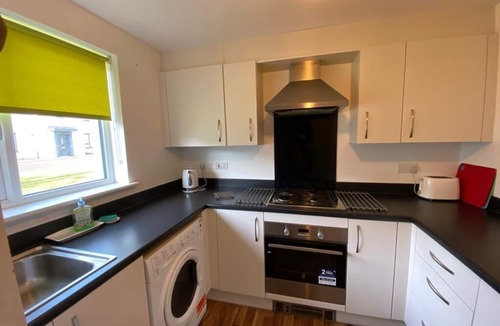 Longcroft House | Terraced whole 3 bed house with allocated parking near the airport