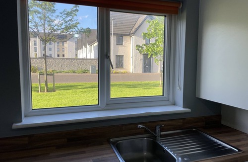 Longcroft House | Terraced whole 3 bed house with allocated parking near the airport