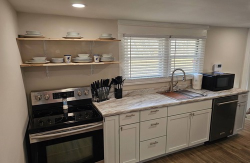 Taylor Berry House | Terrific 4-bedroom house with AC in Louisville