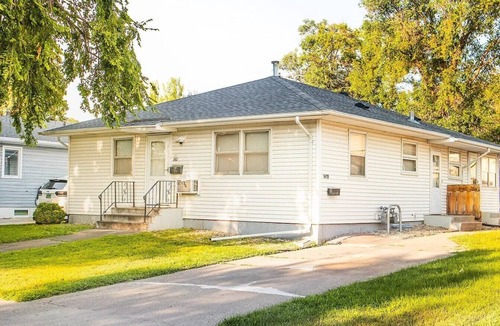 Bismarck House | The 13th Street Stay, Clean, Quiet & Central