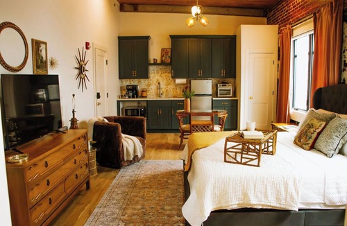 Leitchfield Apartment | The 1935 Historical Alexander Hotel/The Chassedi Suite