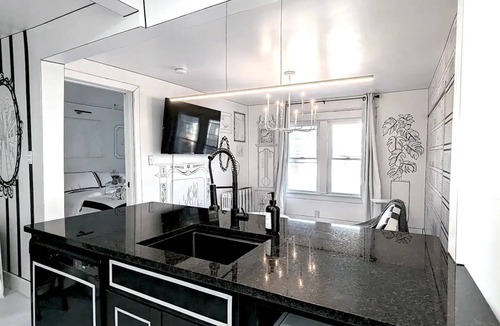 Front Park Apartment | The 2D Spot!