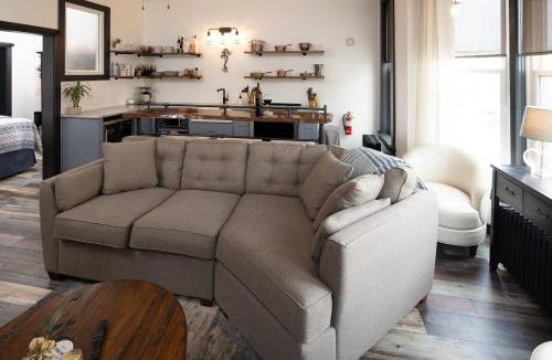 Port Clinton Apartment | The Alibi- We will cover for you
