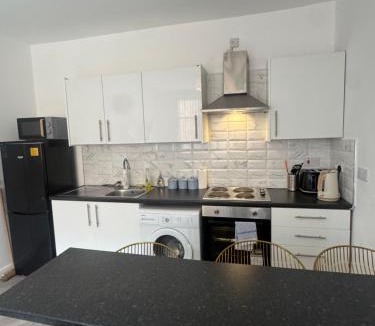 Newcastle-upon-Tyne Apartment | The Bake Apartment - 5 bedroom Large Apartment sleeps up to 16 person