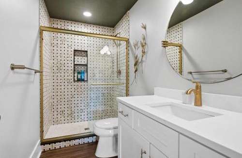 Covington House | The Bavarian Inn 6 Chic 1 BDR