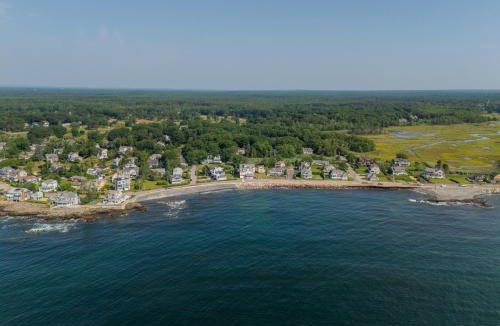 Kennebunk Hotel | The Beach House Inn