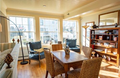 Kennebunk Hotel | The Beach House Inn