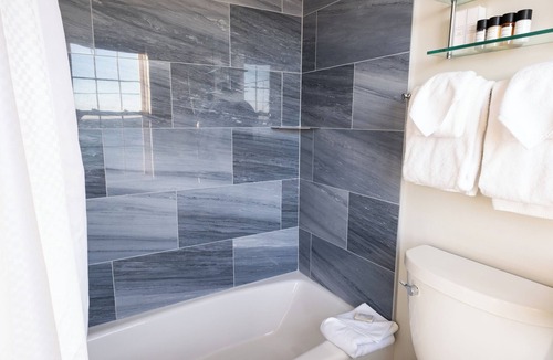 Kennebunk Hotel | The Beach House Inn