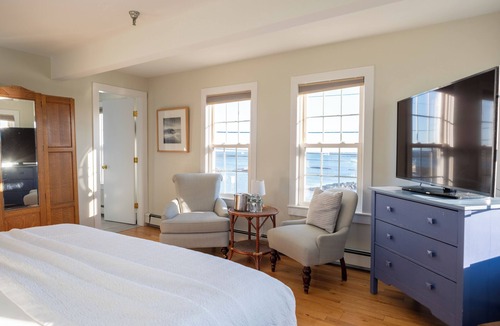 Kennebunk Hotel | The Beach House Inn