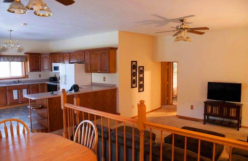 Shingleton House | The Bear's Den Inn, only minutes away from Pictures Rocks Attractions!