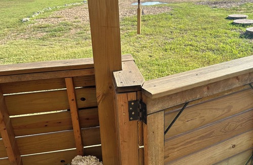 Honey Grove Apartment | The Beehive Room: Country Charm 5 mi from Bois D’arc Lake, fast WiFi - Rest!