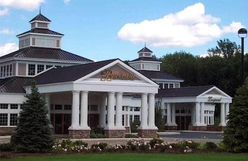 Aurora Hotel | The Bertram Inn & Conf Ctr, A Trademark Collection Hotel