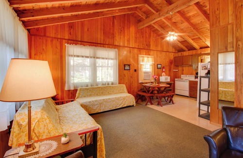 Raymond Cabin | 'The Birches' Raymond Getaway w/Beach & Boat Dock